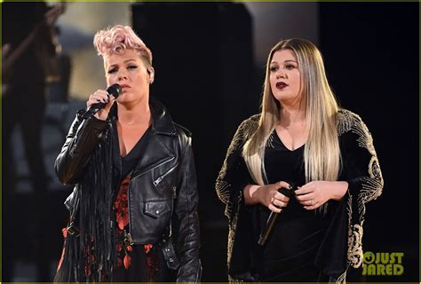 Pink & Kelly Clarkson Sing 'Everybody Hurts' to Open AMAs 2017 (Video ...