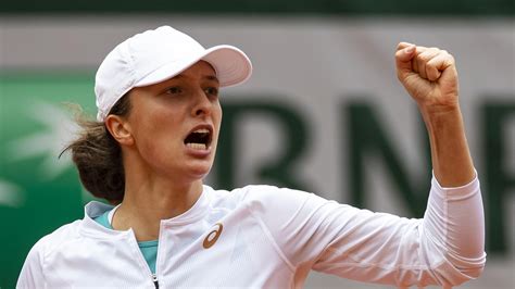 French Open 2020 - Sensational Iga Swiatek storms through to Roland ...