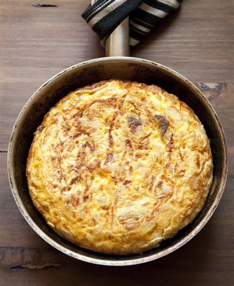 Potato and Onion Egg Tortilla | Spain food, Recipes, Basque food