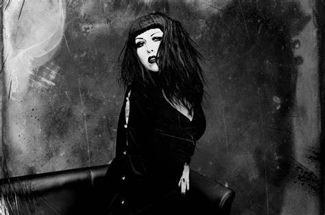 Tairrie B drops new solo rap track ‘BTCHCRVFT (Mediatrix Remix)’ – Skin Back Alley