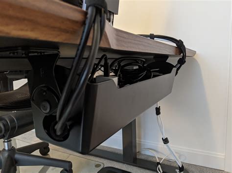 Vari Electric Standing Desk review - By someone that actually owns one