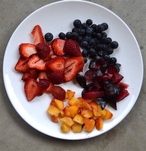 Summer Fruit Baked Oatmeal | The Nutritionist Reviews