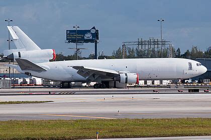 N1819U United Airlines McDonnell Douglas DC-10-10