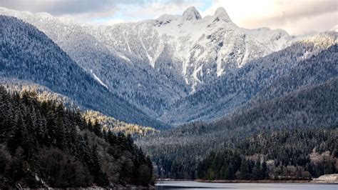 Top 5 places to photograph Vancouver's snow-covered mountains on a crisp winter day | CBC News