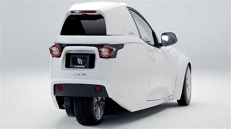 SOLO Single-Seat Electric Vehicle Hits the Streets in LA