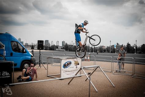 BMX Bike Stunts - Olympic Park, London | RUGRLN | Flickr