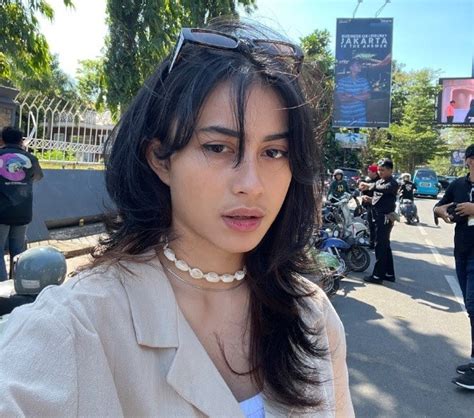 5 Potret Cantik Sintya Marisca, Cewek Tomboi Digosipkan Dekat dengan ...