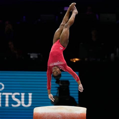 Simone Biles falls in world championships vault final, still wins ...