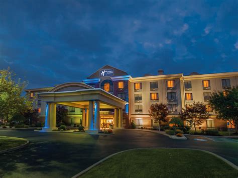 Buffalo Airport Hotel In Cheektowaga, NY | Holiday Inn Express & Suites Buffalo - Airport