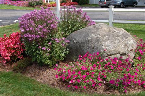 Ideas Landscaping With Rocks And Boulders Pictures : Tips for ...