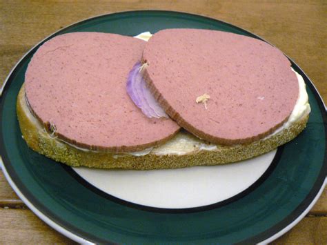 File:Liverwurst slices on bread..jpg - Wikipedia