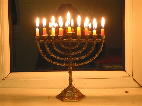 How to Light an Oil Hanukkah Menorah