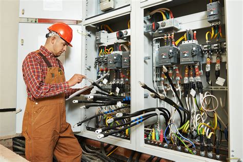 A Day in the Life of an Electrical Engineer | Florida Tech eCurrent