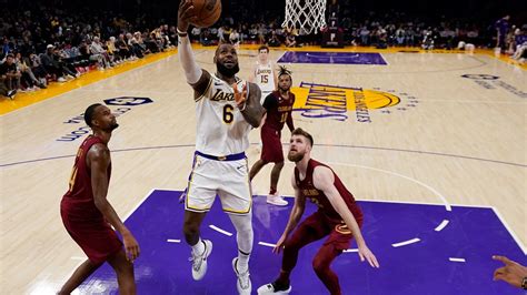 LeBron James praises Cleveland Cavaliers after win vs. Lakers | wkyc.com