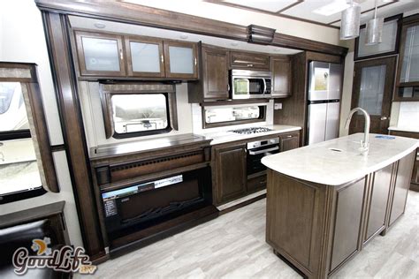 2019 Solitude 310GK P900864 (32) - Good Life RV