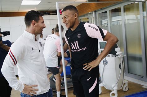 Lionel Messi First PSG Training Session Complete As Star Meets His New ...