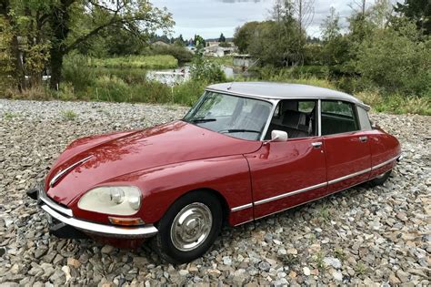 The Citroen DS: The Classic Luxury Car Way Ahead of Its Time