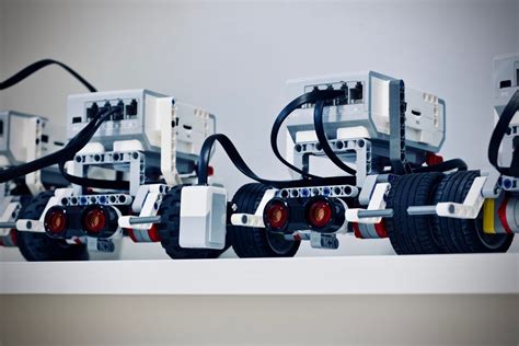 Best LEGO Robotics Kits for Middle School Students - A Tutor