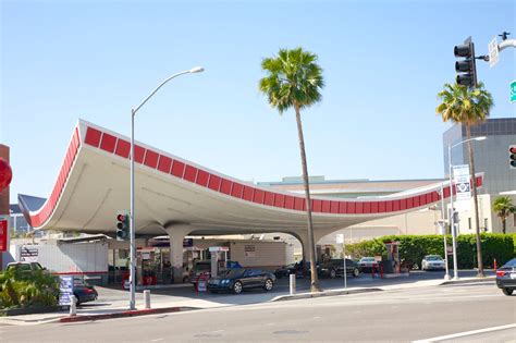 A Newfound Appreciation for Googie Architecture – SURFACE