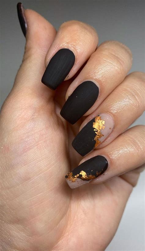 Creative & Pretty Nail Trends 2021 : Matte Black Nails