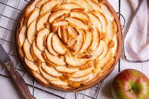 Apple Sour Cream Kuchen - Recipe Mash