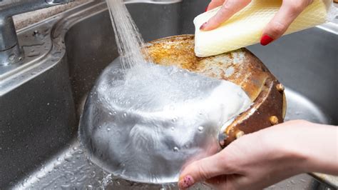 The Best Way To Clean Your Aluminum Pans