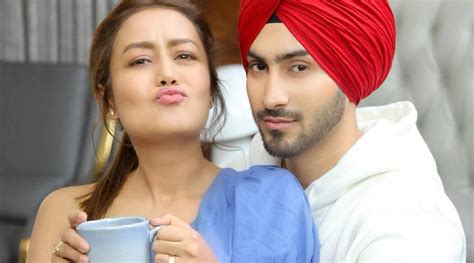 Neha Kakkar and Rohanpreet Singh’s song Khad Tainu Main Dassa gets a release date | Music News ...