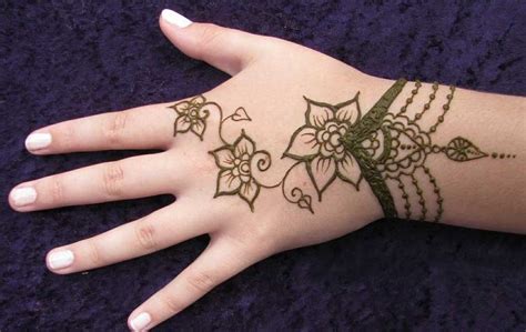 15 Simple Mehndi Designs for Kids | Guide Patterns