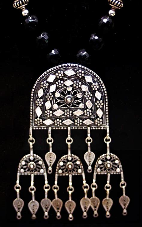 Yemenite Sterling Silver Filigree and Black Onyx | Sterling silver filigree, Ancient jewelry ...