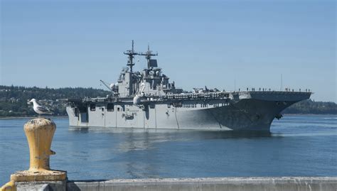 DVIDS - Images - The Wasp-class amphibious assault ship USS Essex (LHD ...