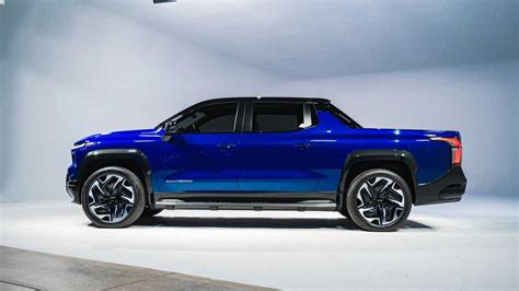 2024 Chevrolet Silverado EV Revealed: 400-Mile Range, Up To 664 HP