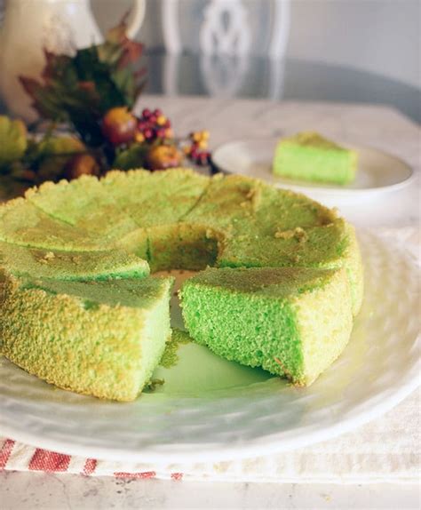 Easy Pandan Chiffon Cake Recipe/The Skinny Pot