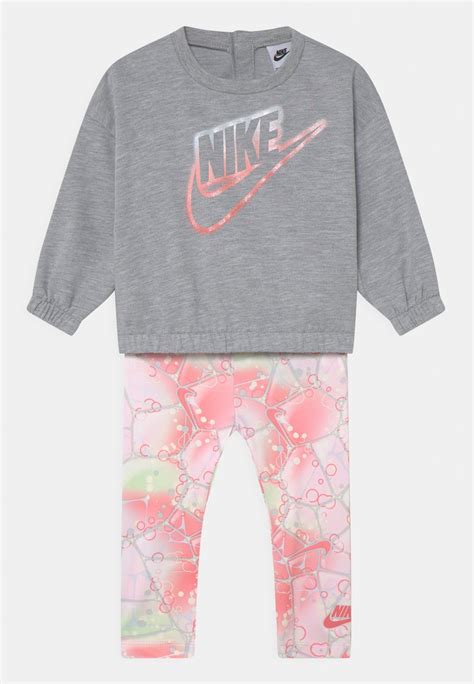 Nike Sportswear DREAM CHASER CREW SET - Leggings - pink foam/pink - Zalando.ie