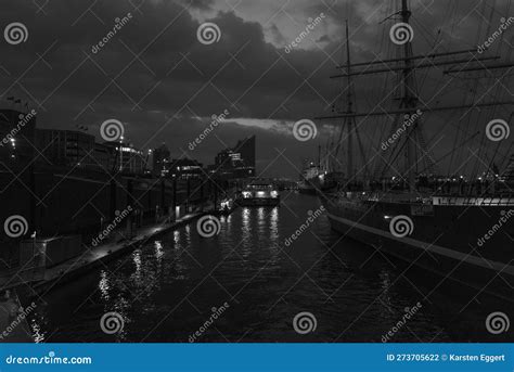 The Port of Hamburg by Night Editorial Photography - Image of hafen ...