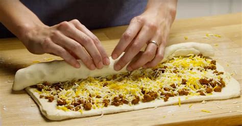 How to Make Taco Pizza Rolls - Handy DIY