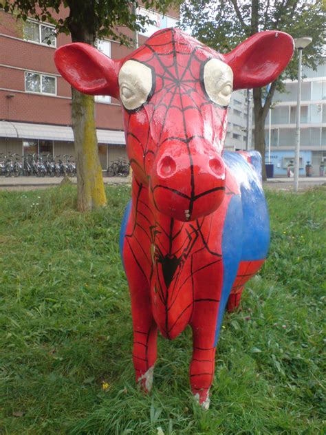 Spideys web: The Amazing Spider-Cow?! – Michael Minneboo