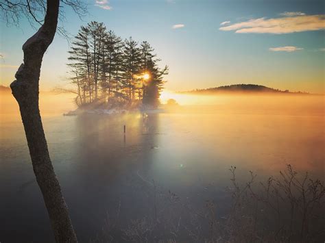 Island in a frozen lake, New Hampshire, USA [4032x3024] [OS] : r/FoggyPics