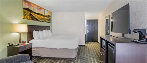 Clarion Pointe Hotel in Jasper Indiana | Jasper Indiana Hotels