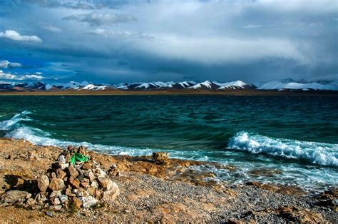 Lake Namtso is the biggest lake in Tibet. It is a holy site for Buddhists. | Tibet, Big lake, Lake