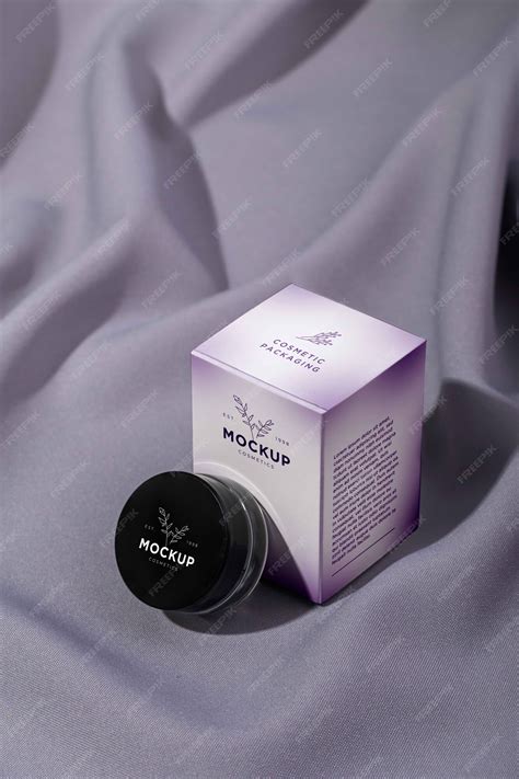 Premium PSD | Digital lavender cosmetic packaging mockup