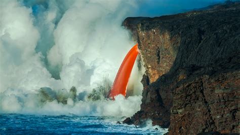 Expose Nature: Lava Waterfall, Kilauea Volcano, Hawaii [OC] [2200 x 1238]