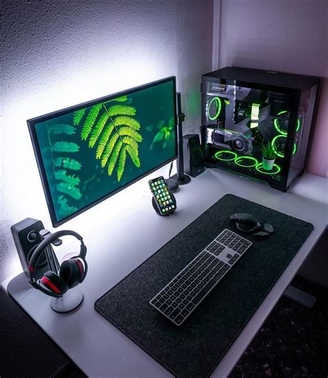 Top 8 Minimalist Desk Setup Ideas from Influencers Around the Web ...