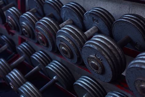 The Best Dumbbell Back Workouts, According to Trainers. Nike.com