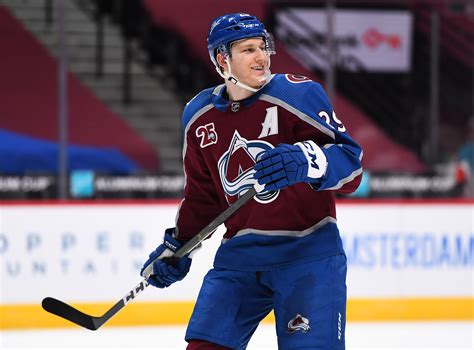 Nathan Mackinnon - Playoff Nathan Mackinnon Emerges As Avalanche Chase ...