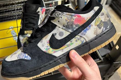 Un premier regard sur la Supreme x Nike SB Dunk Low Rammellzee - Le ...