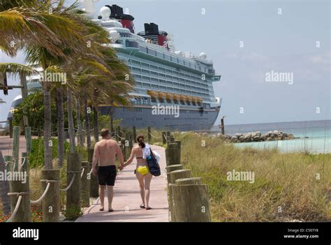 Disney Dream cruise ship, Castaway Cay, Bahamas Stock Photo - Alamy