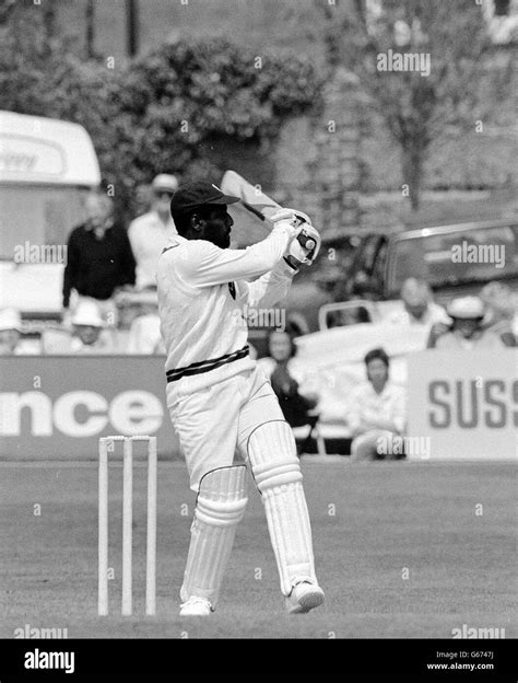 Viv richards batting hi-res stock photography and images - Alamy