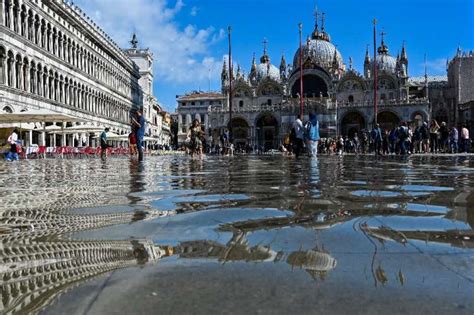 Venice recruits next generation in flooding fight