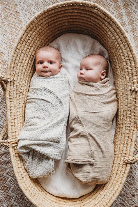 How To Take Great Newborn Twins Photos | Click Love Grow