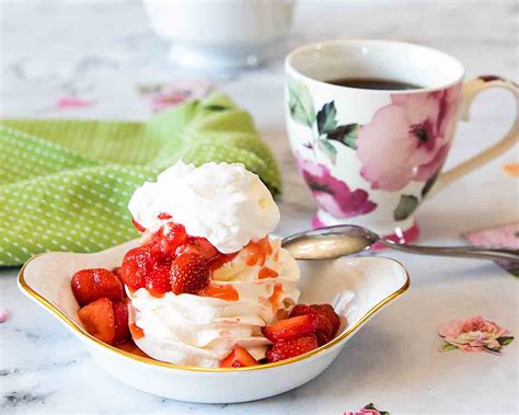 Strawberry Schaum Torte (Meringue, Ice Cream & Berries) – Art of ...